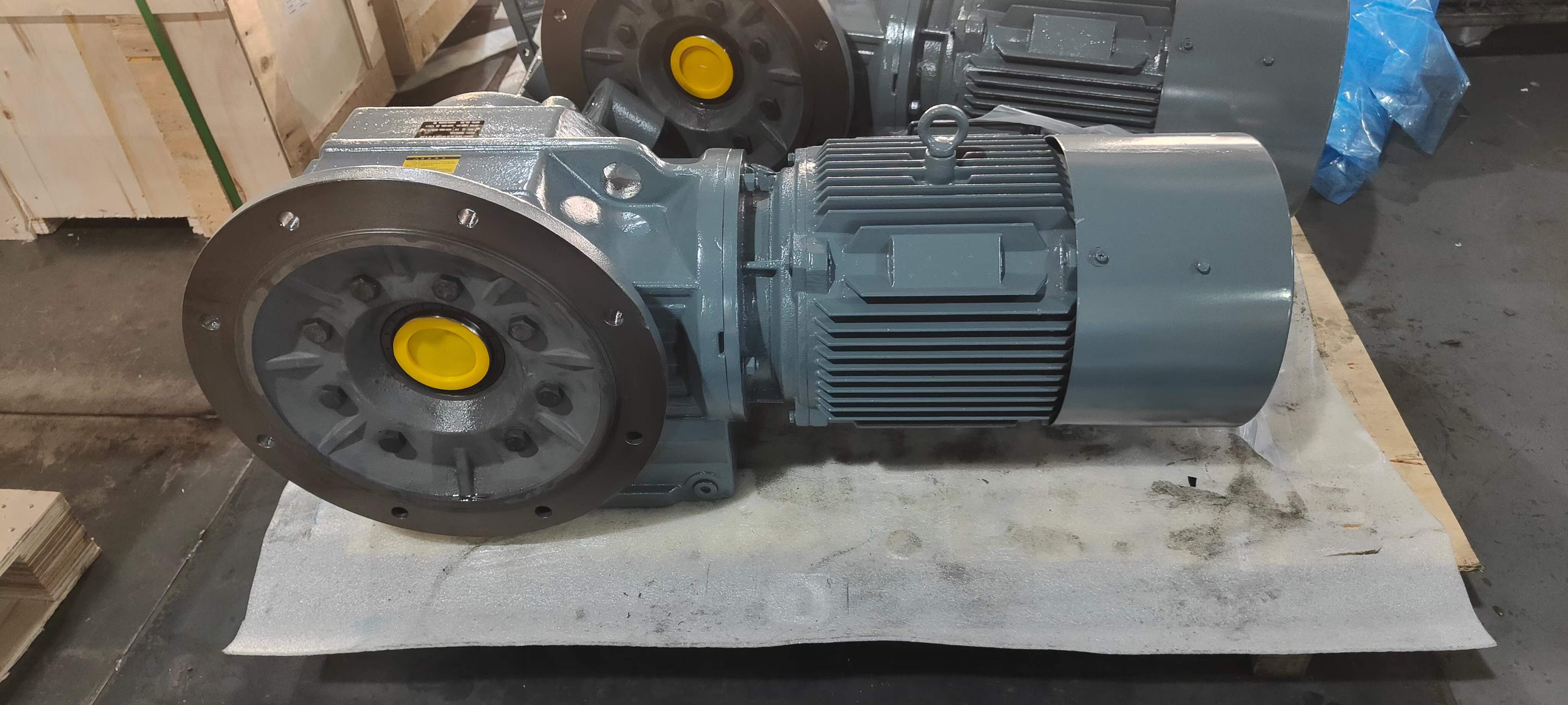 RF77-Y3KW-17.82M2减速机轴承型号FF37DRS71M4