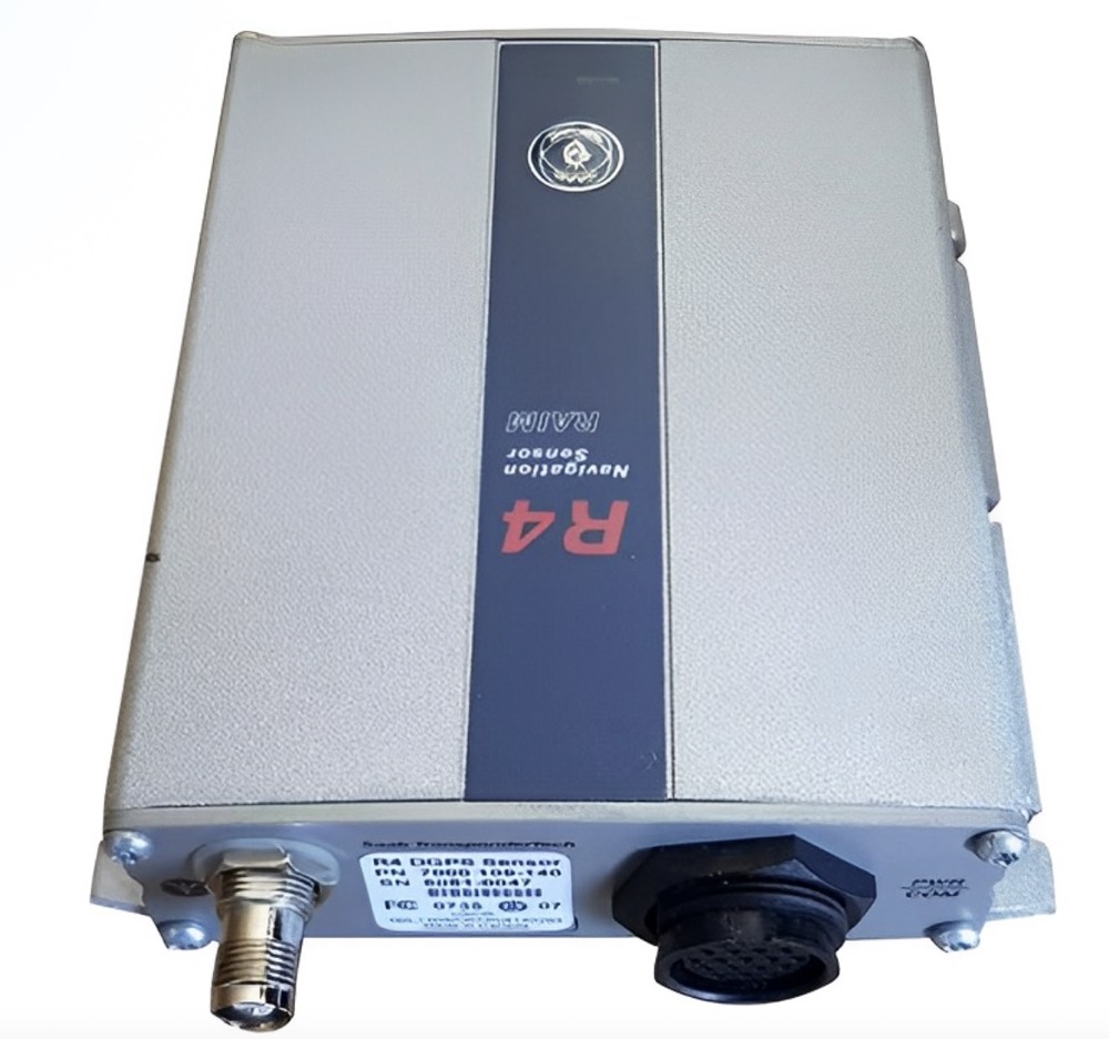 7000121-503 R6 SUPREME Secure AIS TransponderܴS